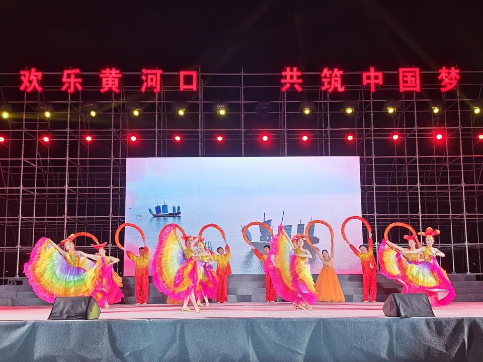 阿扎伦卡迎来三赛季出色发挥，勇士观众热烈欢呼！观众掌声雷动(阿迦尼吒天是哪一层天)