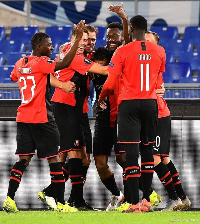 关于赛前比利亚雷亚尔调整名单以备英超，队长鼓劲环节打磨，更衣室稳定，医务组通报恢复的信息