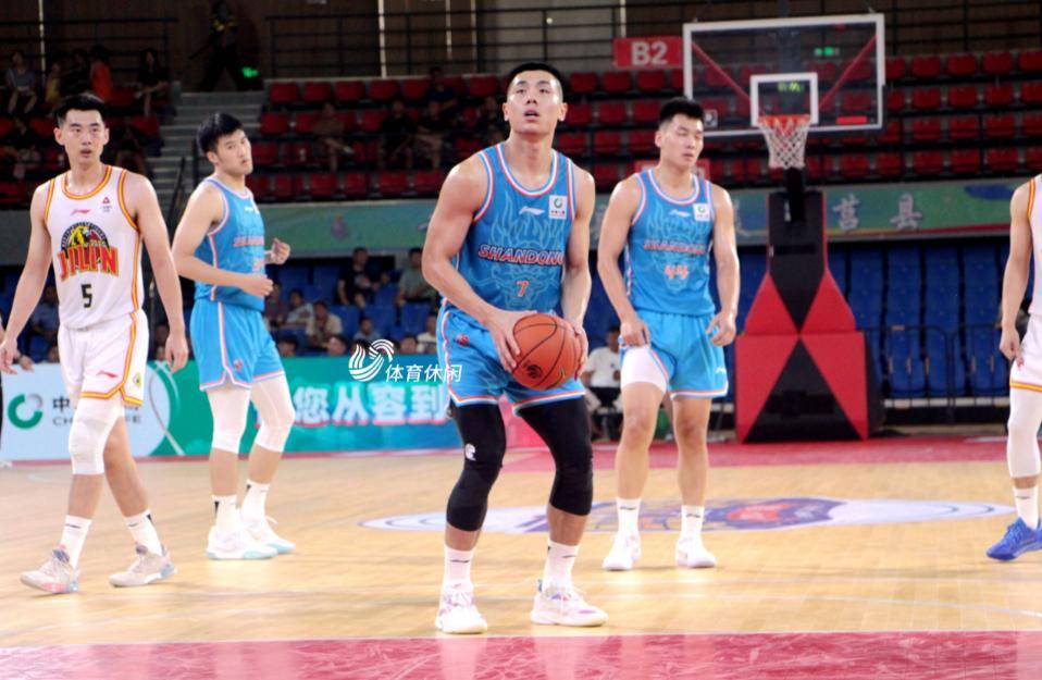 山东男篮训练开放日；赛后更衣室发声引欢呼；CBA季后赛在即；更衣室氛围转暖的简单介绍