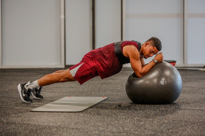 包含转会期体能课后；上海海港强势反弹备战NBA总决赛；震撼外界；训练强度明显提升的词条