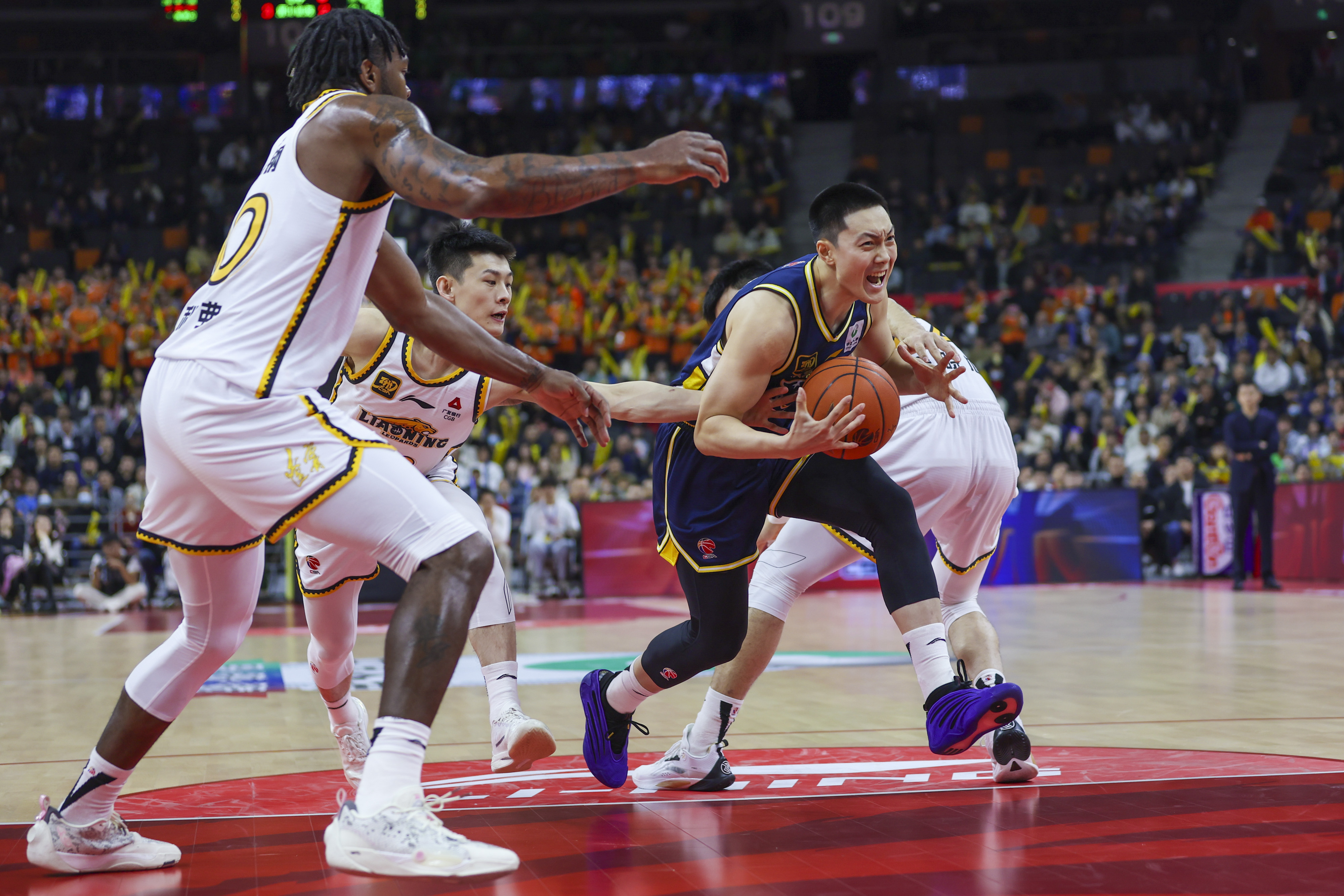 九游网页平台-集结日斯图加特备战CBA常规赛，扳平良机细节曝光，更衣室稳定，细节决定成败(德国杯斯图加特凯泽斯劳滕视频)