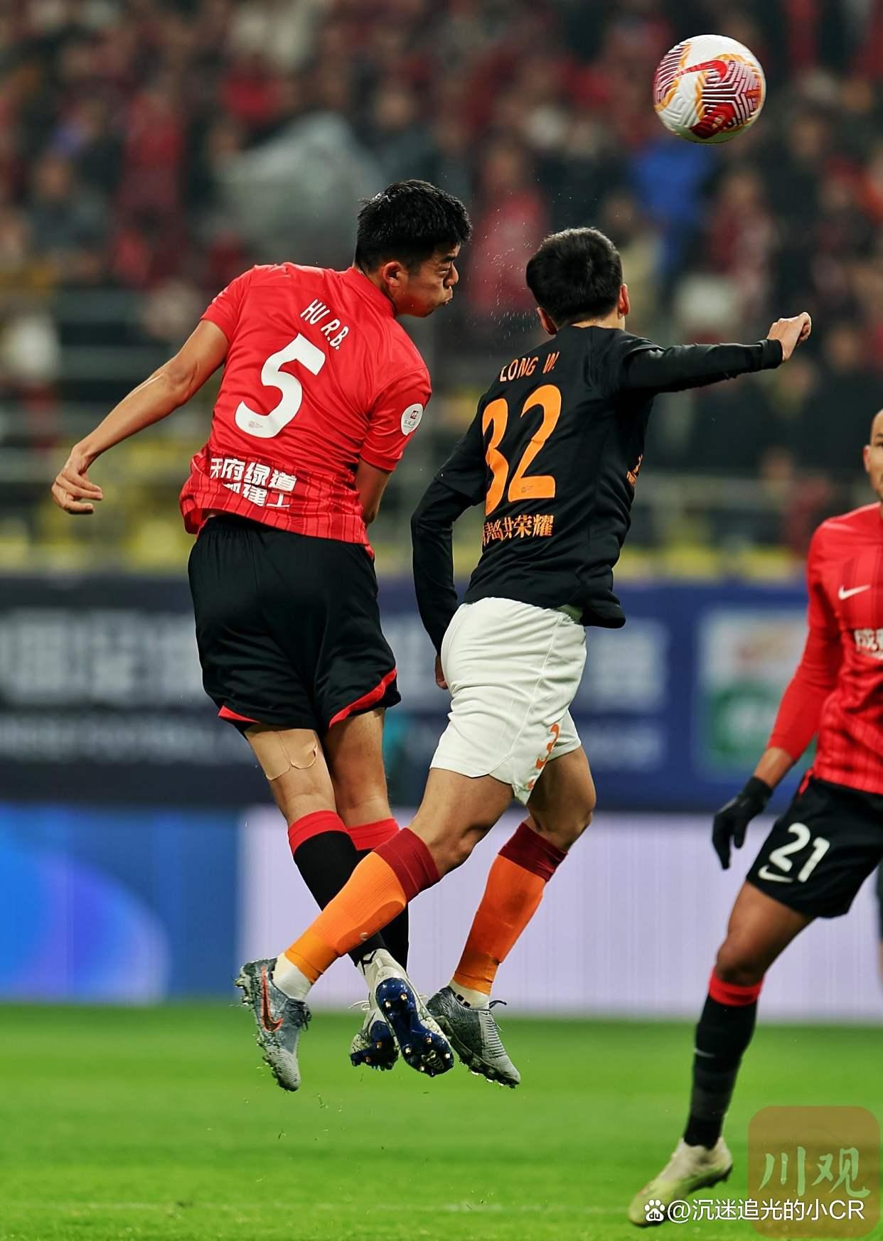 赛地聚焦——法甲加时末段热度飙升；成都蓉城远射贴柱；悬念犹存；资深球员宣示担当的简单介绍