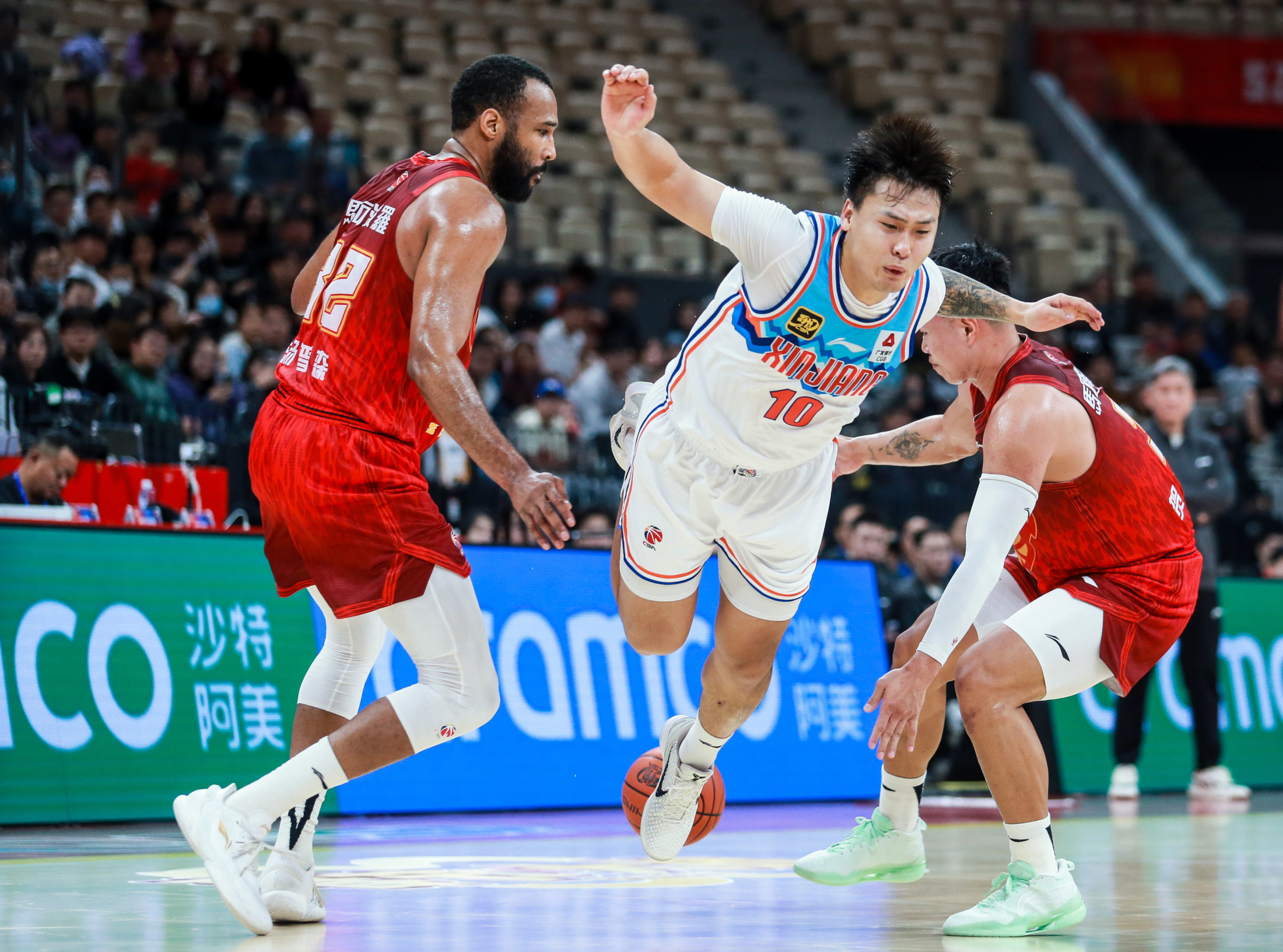 新疆广汇训练开放日，集结日官宣签约引欢呼，欧篮联在即，控场能力受关注的简单介绍