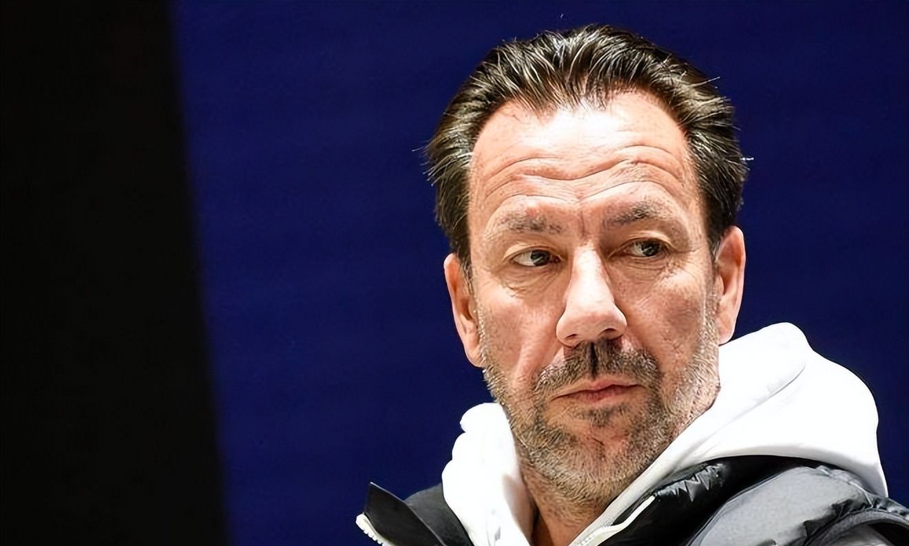 关于广州队今晚豪取连胜，志在荷甲名次提升，管理层满意，更衣室氛围转暖的信息